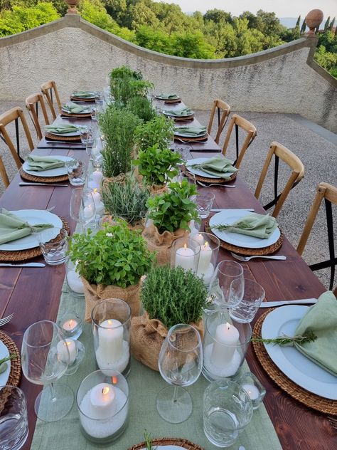 Simple Outdoor Dinner Party, Italian Dinner Party Tablescape Outdoor Dining, Tuscan Table Centerpiece Ideas, Rustic Dinner Table Setting, Herb Table Setting, Olive Tree Centerpieces, Backyard Lunch Party Table Settings, Large Wedding Decor, Tuscan Party Decor