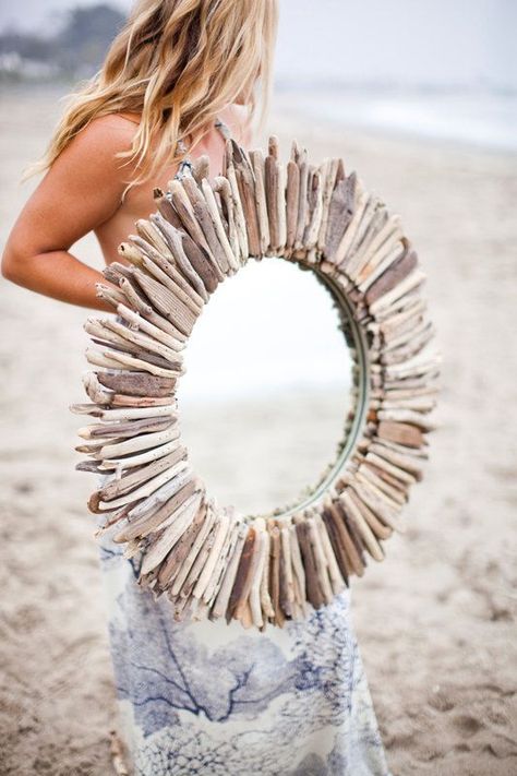 Do It Yourself Decoration, Bedroom Beach House, Hamptons Decor, Driftwood Mirror, Driftwood Projects, Hemma Diy, Beach Room, Driftwood Decor, Spring Decorating