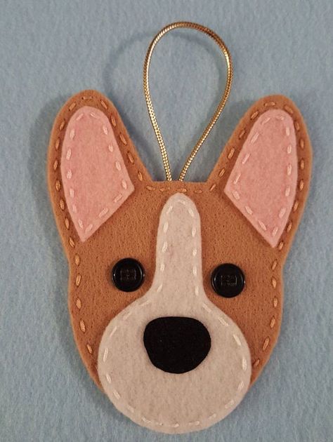 https://www.pinterest.com/pin/121315783693524451/ Felt Corgi, Corgi Quilt, Corgi Ornament, Felt Toys Patterns, Felt Books, Felt Christmas Decorations, Felt Dogs, Dog Crafts, Dog Ornaments