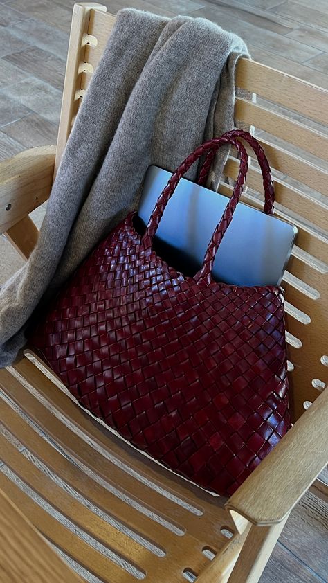 summer tote bag, raffia bag, woven bag, purse must have items, spring bag, red bag Dragon Diffusion Bag, Dragon Diffusion, Sac Tote Bag, Sacs Design, Woven Leather Bag, Bag Obsession, Bags Aesthetic, Fall Fits, Pretty Bags