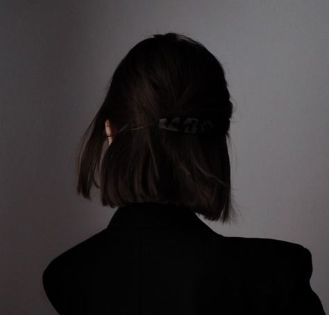 Short Dark Hair Straight, Short Black Hair Faceless, Short Hair Aesthetic Faceless, Rhiannon Aesthetic, Short Black Hair Aesthetic, Porpentina Goldstein, Brown Hair Female, Chain Aesthetic, Black Hair Aesthetic