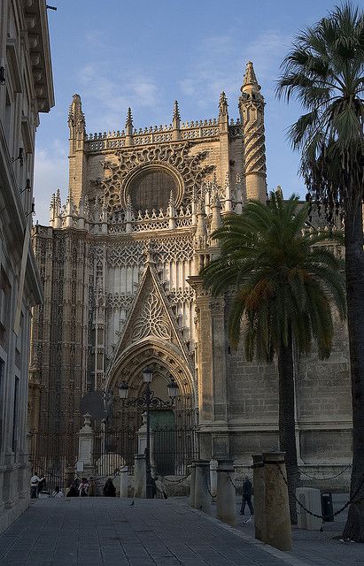 Catedral de Sevilla Seville Cathedral, Cathedral Architecture, Spanish Architecture, Sacred Architecture, Religious Architecture, Seville Spain, Country Church, Cathedral Church, Southern Europe