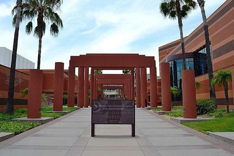 Explore the Cal State Los Angeles Campus in This Photo Tour: The Luckman Fine Arts Complex at CSULA Los Angeles University, California University Aesthetic, Colleges In California, Cal State La, Fidm Los Angeles Campus, Cal State, College Graduation Photos, Dream School, Grad Pics