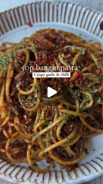 Chilli Pasta, Aleppo Pepper, Plantbased Recipes, Chilli Oil, Garlic Noodles, Garlic Pasta, Crispy Onions, Spot It, Vegan Bowls