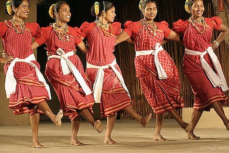 Traditional Goan dancing Jay Adivasi Photo, Sari Draping Styles, South Goa, Dance Of India, Saree Draping Styles, Dance Style, Indian Classical Dance, Saree Draping, Hindu Culture