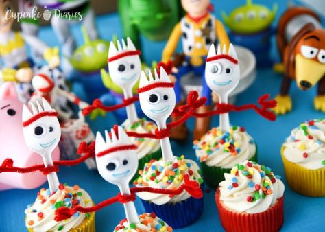 Forky Cupcakes Toy Story 4 Recipe - Cupcake Diaries Cupcakes Toy Story, Toy Story 4 Birthday Party, Forky Cupcakes, Toy Story 4 Birthday, 4 Birthday Party, Colored Cupcakes, Cupcake Toy, Cupcake Diaries, Toy Story Party Decorations