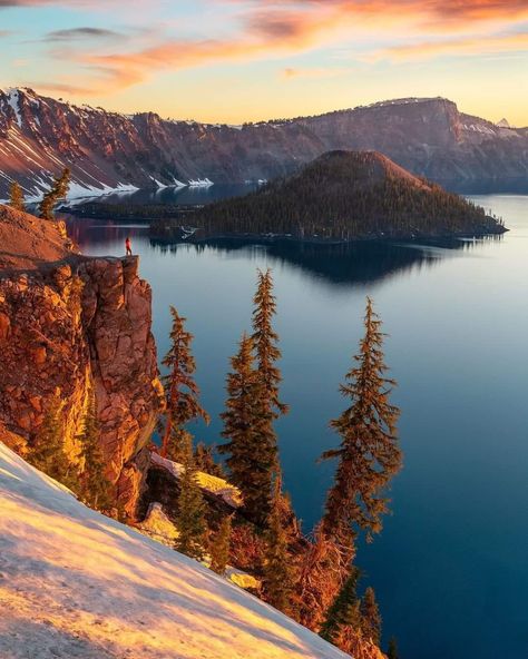 Crater Lake National Park, Oregon... - Peak Around The World Oregon Lakes, Crater Lake Oregon, World Nature, Places In California, Crater Lake National Park, West Coast Road Trip, Lake Photos, Crater Lake, Oregon Travel