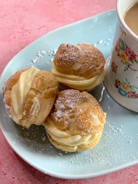 Perfiteroles Recipe, My Country Table, Homemade Pastry, Cream Puff Recipe, Country Table, Homemade Pastries, Pastry Shells, Spanish Dishes, Choux Pastry