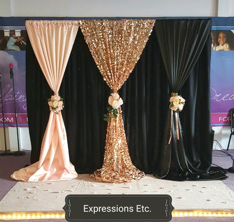 Blush, Rose Gold, & Black Backdrop Simple Diy Backdrop Ideas, Golden Gala Prom Theme, Prom Entrance Ideas, Award Ceremony Decorations, Prom Backdrop Ideas, Quince Charro, Backdrop Draping, Promo 2023, Halloween Prom