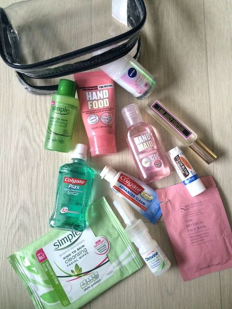 Essentials Aesthetic, Travel Bag Essentials, Inside My Bag, Purse Essentials, Essentials List, Avon Products, Travel Essentials For Women, Long Flights, What In My Bag