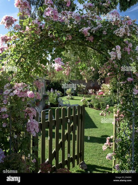 Small Cottage Garden Ideas, Garden Archway, Open Gate, Victorian Gardens, Backyard Cottage, Cottage Garden Design, Victorian Garden, English Cottage Garden, Victorian Cottage