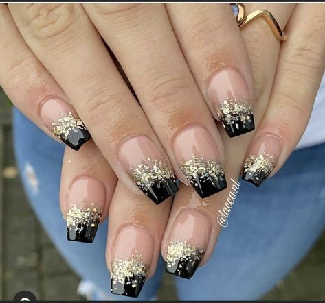 Nail Sunny, Gold Gel Nails, Metallic Nails Design, Black Gold Nails, Red Acrylic Nails, Gold Glitter Nails, Sassy Nails, Fancy Nails Designs, Beauty Nails Design