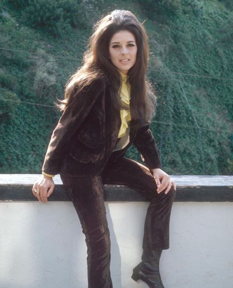 Bobbie Gentry Bobbie Gentry, Female Rock Stars, 60s Women, 70s Look, Outlaw Country, Loretta Lynn, Star City, Folk Fashion, Almost Famous