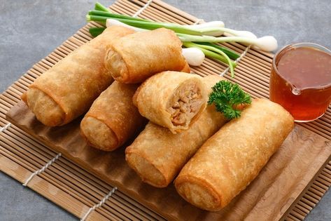 Filipino Egg Rolls, Telur Gulung, Pembuat Roti, Vietnam Food, Indonesian Cuisine, Makanan Diet, Homemade Caramel, Authentic Recipes, Filipino Recipes