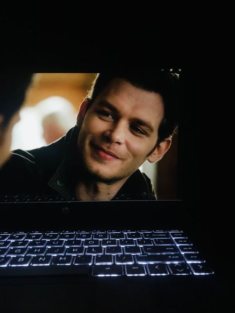 Netflix And Chill Tumblr, Rain And Coffee, Netflix Time, Vampire Diaries Movie, Ronaldo Videos, Instagram Graphics, Alcohol Aesthetic, Face Aesthetic, Klaus Mikaelson