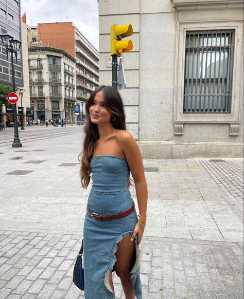 Spanish Outfits Street Style, Barcelona Summer Outfits, Baddie Wardrobe, Wardrobe Reset, Spanish Style Clothing, Spain Outfit Ideas, Chic Baddie, Barcelona Outfits, Madrid Outfits