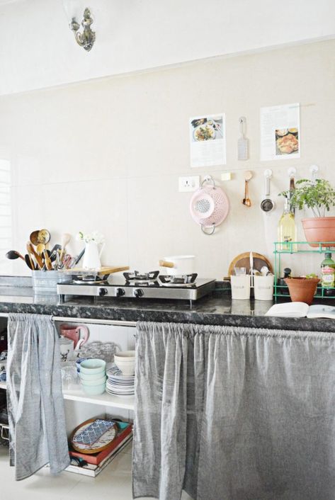 #100SmallSpaceIdeas How To Spruce & Style Your Indian Rental Kitchen #homedecor #kitchen #ideas #india Rented House Decor Ideas India, Indian Rental Home Decor, Rented Apartment Decor Indian, Simple Small Kitchen Ideas Indian, Rental Kitchen Decor, Sunshine Apartment, Indian Apartment, Kitchen Indian, Rental Home Decor