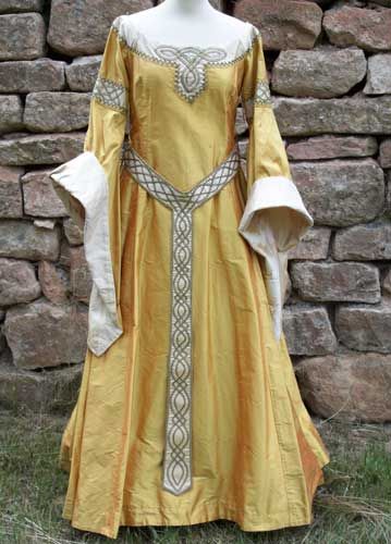 Yellow dress i can so do something close to this i have the yellow fabric....... do this.....do this........do this......do this for this year's gulf war's. Yellow Medieval Dress, Midevil Dress, Girdle Belt, Gaun Abad Pertengahan, Sca Garb, Medieval Gown, Medieval Garb, Medieval Clothes, Fantasy Dresses