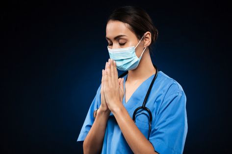 Man Praying, American Football Players, Female Doctor, Medical Masks, Medical Students, Side View, Free Photo, States Of America, Free Photos