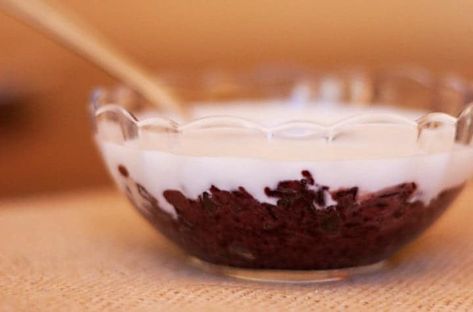 Thai Black Rice Pudding with Coconut Milk Rice Pudding With Coconut Milk, Coconut Milk Recipes Dessert, Black Rice Pudding, Coconut Milk Dessert, Thai Decor, Rice Desserts, Hawaiian Dishes, Coconut Pudding, Coconut Milk Recipes