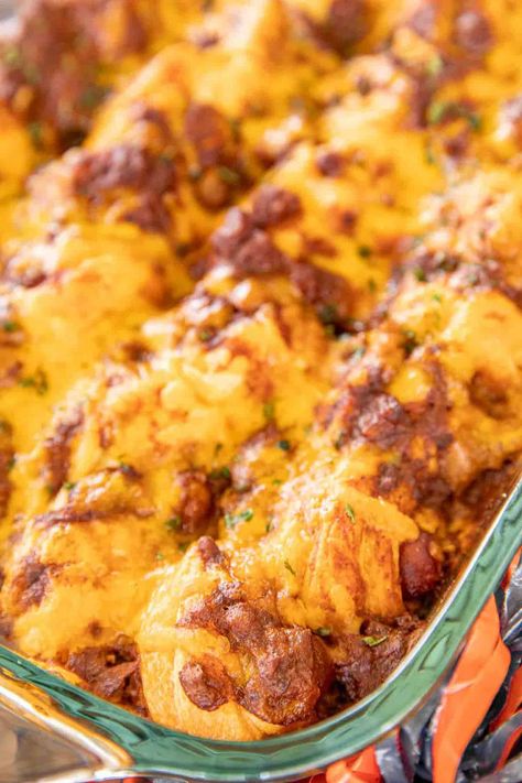 Chili Cheese Pigs in a Blanket - baked pigs in a blanket smothered in chili and cheese. SO much better than a regular ol' chili cheese dog. Great for parties or a quick lunch or dinner. Crescent rolls, dijon mustard, little smokies, chili, and cheddar cheese. I have zero self-control around this chili cheese dog casserole! It is dangerously delicious! #tailgating #pigsinablanket #partyfood #appetizer #chilidog Chili Dogs With Crescent Rolls, Chili Pigs In A Blanket Bake, Crescent Roll Hot Dogs With Chili, Chili Cheese Little Smokies, Chili Crescent Roll Bake, Weenie Recipes Dinners, Chili Cheese Pigs In A Blanket, Pigs In A Blanket Side Dishes, Little Smokies Casserole Recipes