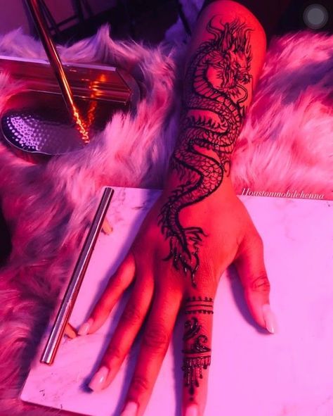 Dragon Henna, Henna Designs Arm, Hannah Tattoo, Cute Henna Designs, Cute Henna Tattoos, Henna Style Tattoos, Henna Inspired Tattoos, Cute Henna, Hand Tattoos For Girls