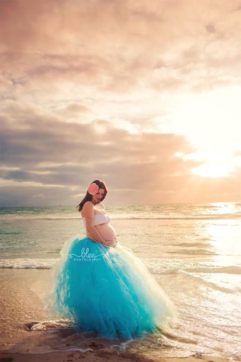 Maternity tutu Maternity Tutu, Diy Tutus, Pregnancy Ideas, Photo Props Diy, Handmade Tutu, Maternity Pics, Tulle Tutu Skirt, Pregnancy Yoga, Maternity Photography Poses