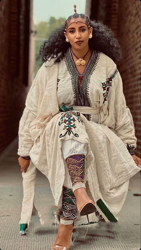 African Hair History, Ethiopian People, Eritrean Dress, Ethiopian Wedding, Ethiopian Clothing, Ethiopian Traditional Dress, Ethiopian Women, Ethiopian Dress, Habesha Kemis