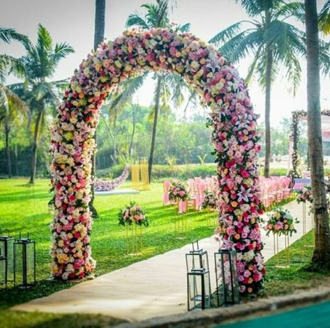 Mehendi Entry Gate Decor, Entry Arch, Stage Decoration Photos, Wedding Entry, Mandir Decoration, Entrance Arch, Gate Decoration, Entry Gate, Mehendi Decor