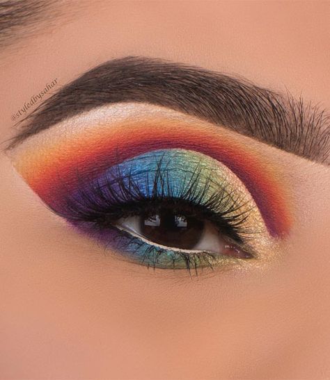 Rainbow eyeshadow looks Say thank you to the NHS with rainbow eyeshadow looks. Another creative way to add a pop of color to your look... Rainbow Eyeshadow Looks, Different Eyeshadow Looks, Glam Eyeshadow Looks, Eyeshadow Looks For Blue Eyes, Eyeshadow Rainbow, Combine Outfits, Natural Eyeshadow Looks, Rainbow Eyeshadow, Antiques Roadshow