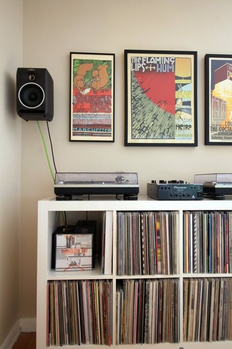 Erin & John Paul's Stylish Studio — House Tour Record Player Setup, Turntable Setup, Mid Century Modern Side Table, Home Music Rooms, Vinyl Room, Record Room, Audio Room, Setup Ideas, Vinyl Record Storage