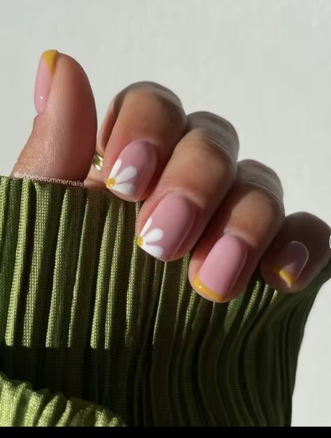 Spring Biab Nails 2025, Short Oval Nails Designs Simple, Simple Nail Ideas Short Square Summer, Very Short Natural Nail Designs, Short Nails Design Ideas 2024 Summer, Simple Short Summer Nails, Short Square Summer Nails, Short Yellow Nails, Simple Summer Nails Short