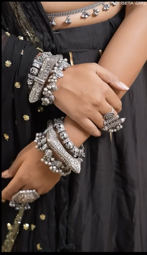 Oxidised Bangles, Silver Jews, Junk Jewellery, Desi Fits, Oxidised Silver Jewelry, Bridesmaid Saree, Vintage Silver Jewelry, Junk Jewelry, Desi Fashion Casual