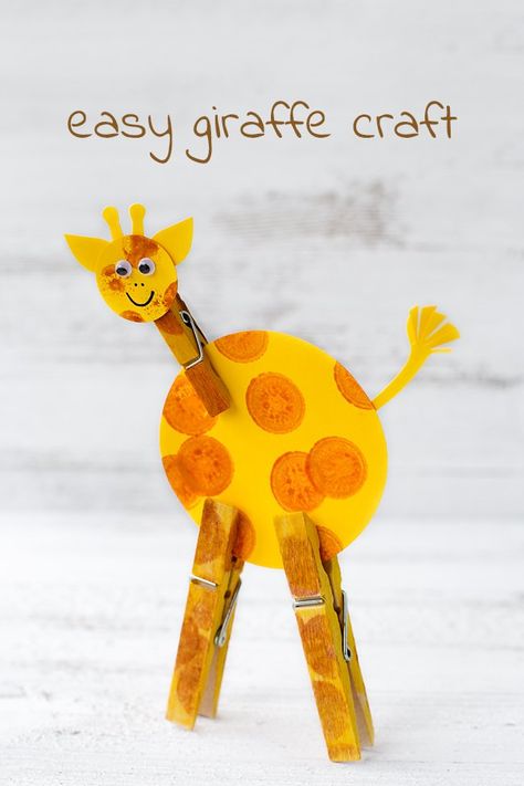 Have you been following along with April the Giraffe? We are so excited that she finally had her baby! In honor of April and her new little one, today we are sharing an Easy Giraffe Craft for Kids! It's easy, fun, and perfect for little hands. Giraffe Craft, Giraffe Crafts, Giraffes Cant Dance, Worksheet Kindergarten, Animal Crafts For Kids, The Giraffe, Paper Plate Crafts, Plate Crafts, Crafts For Kids To Make