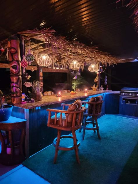 Ocean Bar Design, Funky Interior Design Eclectic, Tiki Bar Aesthetic, Beach Bar Aesthetic, Tiki Bathroom, Unique Man Cave Ideas, Tiki Halloween, Hawaiian Bar, Listening Lounge