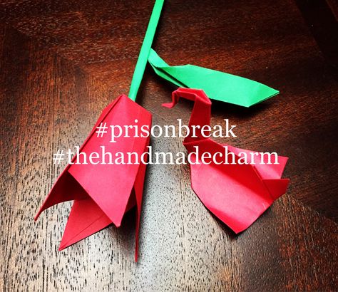 A personal favorite from my Etsy shop https://www.etsy.com/listing/266941756/paper-rose-paper-flower-origami-rose Prison Break Origami, Paper Swan, Pillar Candles Wedding, Flower Origami, Origami Swan, Scented Pillar Candles, Rose Paper, Swans Art, Origami Rose