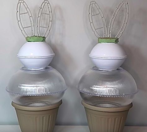 Make a topiary in the shape of a bunny for Easter Bunny Topiary, Easter Topiary, Easter Crafts Dollar Store, Topiary Diy, Easter Outdoor, Topiary Tree, Large Flower Pots, Spring Easter Crafts, Crafts Decor