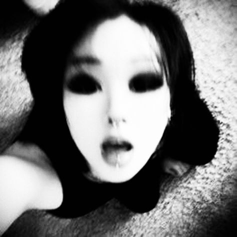 Pfp Girl, Creepy Core, Handy Wallpaper, Japanese Horror, Creepy Art, Dark Photography, Creepy Cute, Grunge Aesthetic, Aesthetic Photo