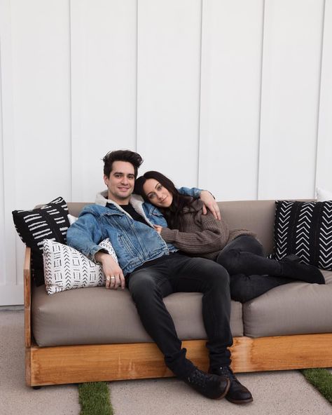 Large Forehead, Sarah Urie, Sitting On Couch, Couple Sitting, Ryan Ross, Panic At The Disco, Teen Posts, Brendon Urie, Human Form