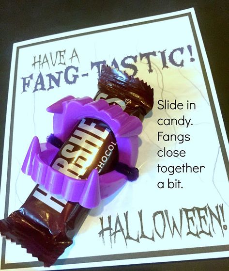 Make your own Fangtastic Halloween Cards Homeade Halloween Costumes, Halloween Work Party, Fangtastic Halloween, Halloween Treat Holders, Printable Halloween Tags, Halloween Care Packages, Halloween Class Party, Halloween Treat Boxes, Halloween Goodie Bags