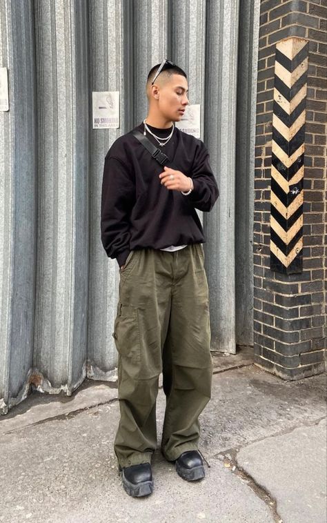 Men Baggy Cargo Pants Outfit, Green Parachute Pants Outfit Men, Green Baggy Cargo Pants Outfit, Olive Parachute Pants Outfit, Baggy Green Pants Outfit, Black Parachute Pants Outfit Men, Parachute Pants Outfit Black, Green Baggy Pants Outfits, Baggy Cargo Outfit