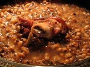 Black-Eyed Peas with Ham Bone or Ham Hock Blackeyed Pea Recipes, Cooking Black Eyed Peas, Ham Hock Recipes, Field Peas, Blackeyed Peas, Black Eyed Peas Recipe, Hoppin John, Peas Recipe, Ham Hock