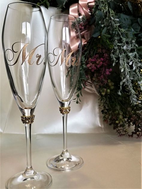 Personalized wedding glasses for Mr and Mrs Gold silver Laser engraved Anniversary gift Personalized Personalized Wedding Glasses, Unique Wedding Colors, Bride And Groom Glasses, Wedding Wine Glasses, Wedding Champagne Glasses, Wedding Flutes, Wedding Champagne, Wedding Toasts, Wedding Speech