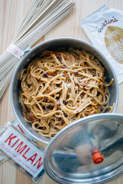 Vegan Dan Dan Noodles | Community Post: 31 Asian Noodle Dishes That'll Make You Quit Takeout Forever Vegan Camping Food, Asian Noodle Dishes, Dan Dan Noodles, Story Snapchat, Hiking Food, Gluten Free Noodles, Peanut Noodles, Vegan Bacon, Backpacking Food