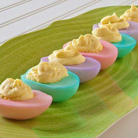 Colored deviled eggs Colored Deviled Eggs Recipe, Colored Deviled Eggs, Easter Deviled Eggs, Easter Menu, Decorações Com Comidas, Deviled Eggs Recipe, God Mat, Easter Traditions, Think Food