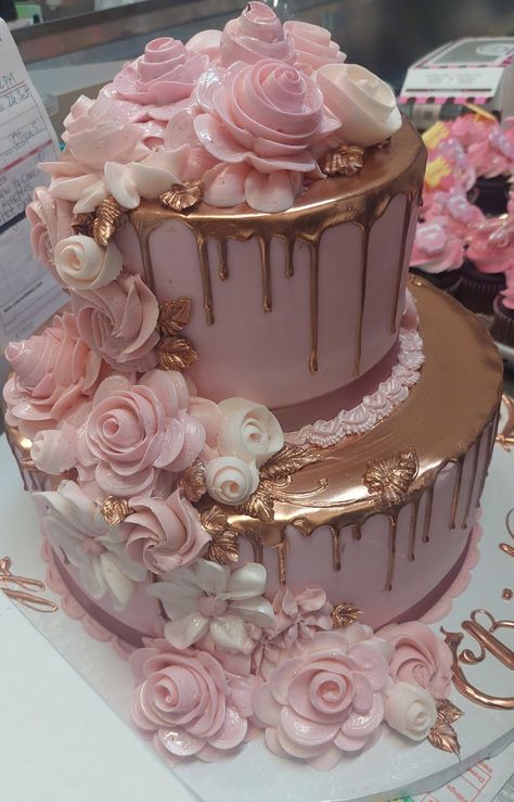 15 Cakes Quinceanera Rose Gold, Cute Quince Cakes, Rose Gold 2 Tier Cake, Hot Pink And Gold Sweet 16 Cake, Pastel Pink Wedding Cake, Sweet 16 Party Ideas Pink And Rose Gold, Rose Gold Wedding Cake Ideas, Pink And Gold Quince Cake, Wedding Dresses Pink Rose Gold