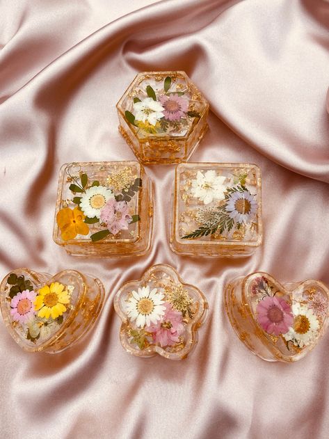 Scarborough Ontario, Resin Box, Resin Crafts Tutorial, Bouquet Preservation, Diy Resin Art, Jewellery Storage, Gold Flakes, Small Jewelry, Birthday Gift Ideas