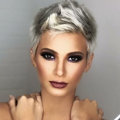 400 Likes, 6 Comments - @kratkovlasky.cz on Instagram: “AMAZING HAIRCUT & COLOUR Skvělý účes i barva #kratkovlasky #shorthair #hairmakeover #kratkevlasy…” Pastel Pixie, Modern Pixie, The Undercut, Pixie Haircut Ideas, Pixie Cut Styles, Hair Pixie, Short Grey Hair, Blonde Pixie Cuts, Great Hairstyles