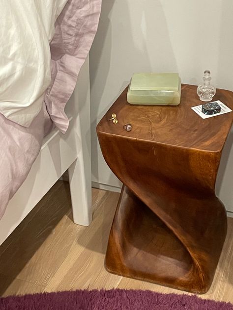 Cool Side Tables Bedroom, Retro Night Table, 80s Bedside Table, Unique Nightstand Ideas Diy, Interesting Nightstands, Abstract Nightstand, Cool Bedside Table, Nightstand Funky, Funky Bedside Tables