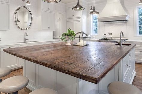 If you prefer to keep the décor conventional and have a wooden countertop, at least try something less generic. For example, this reclaimed wood island top looks very charming. Unique Countertops, Outdoor Kitchen Countertops, Farmhouse Kitchen Island, Wooden Counter, Kitchen Stand, Casa Vintage, Wood Counter, Wood Countertops, Kitchen Decorating